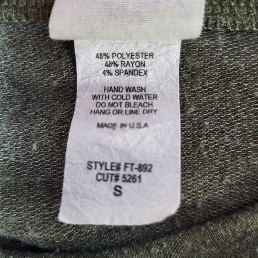 Freeloader Green T-Shirt Sweater - Picture 5 of 6